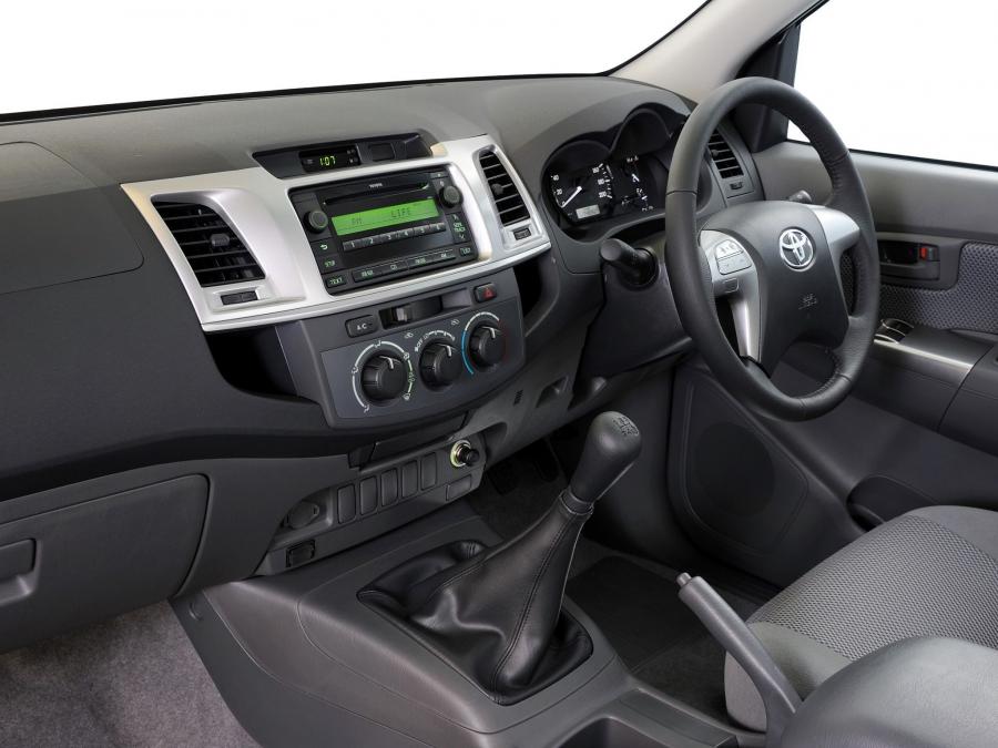  Toyota Hilux Xtra Cab 2011 года  (ZA) (фото 2 из 9)